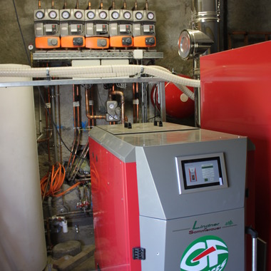 Chauffage bois & granulés - 4 circuits de chauffage et eau chaude sanitaire (Lindner & Sommerauer)